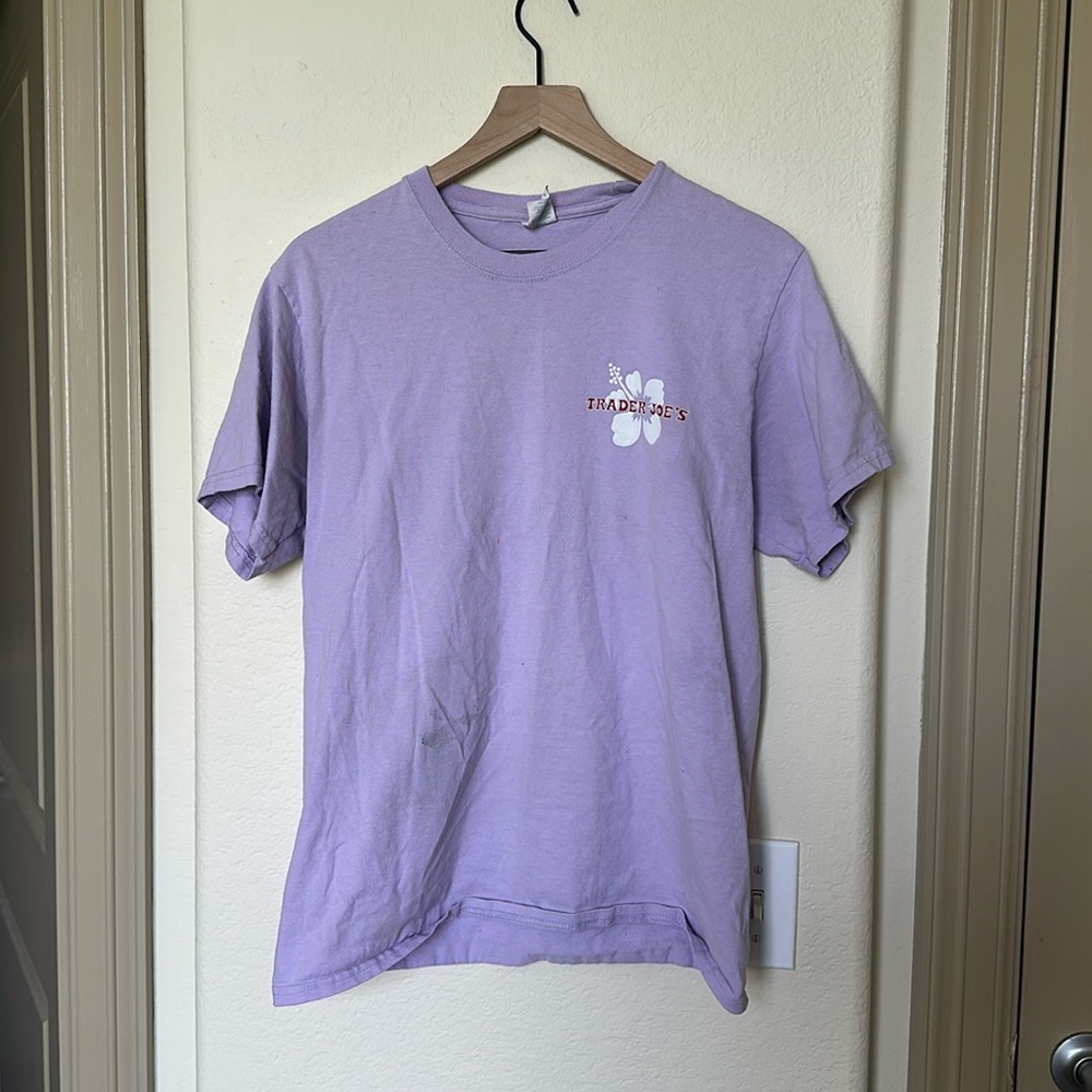 Trader Joe’s Crew Short Sleeve Shirt Size Medium Unisex Lavender